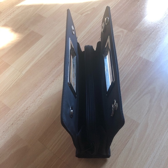 Fashion handbag! Simple & chic square shaped & cutout! - Picture 2 of 8